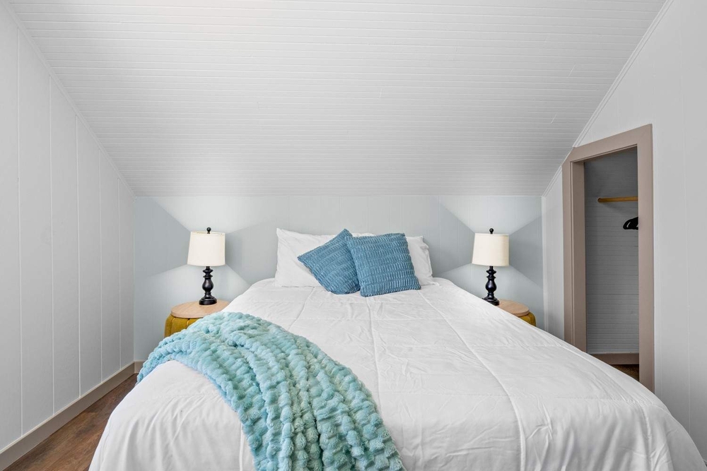 5-Bedroom, 2-Bath Partial Bay View House | Sleeps 10
